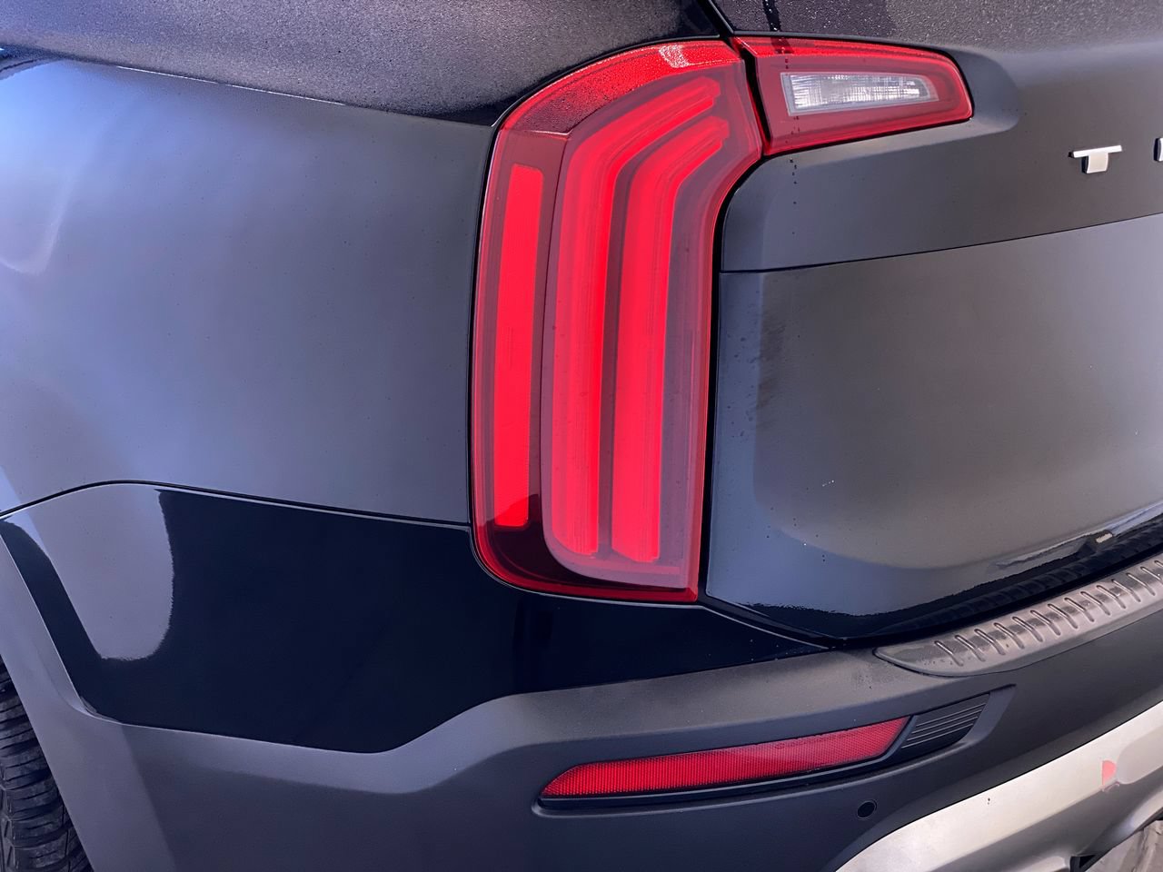 Used 2020 Kia Telluride SX w/ Towing Package FWD image 9