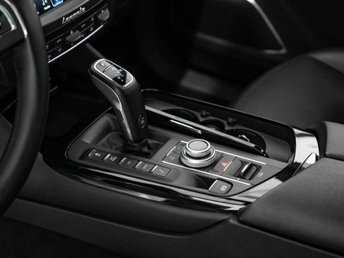 Used 2019 Maserati Levante AWD/4WD image 21