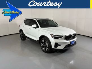 Used 2023 Volvo XC40 B5 Ultimate w/ Protection Package Premier video 1