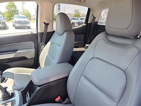 Used 2015 Chevrolet Colorado LT w/ Luxury Package RWD image 11
