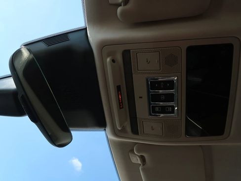 Used 2019 Jaguar XJ R-Sport image 37