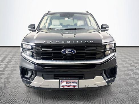 Certified 2025 Ford Expedition Platinum AWD/4WD image 2