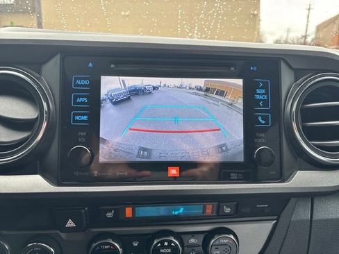 Used 2017 Toyota Tacoma TRD Off-Road image 17