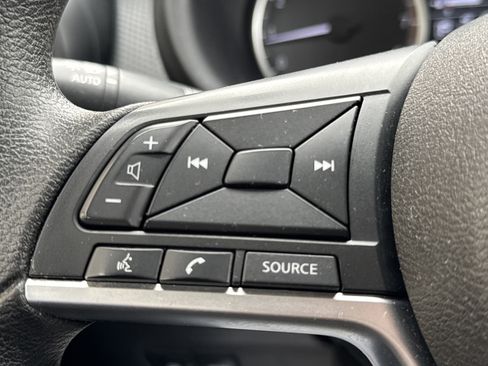 Used 2021 Nissan Kicks S image 17