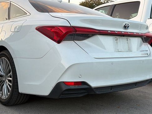 Used 2019 Toyota Avalon Limited image 10