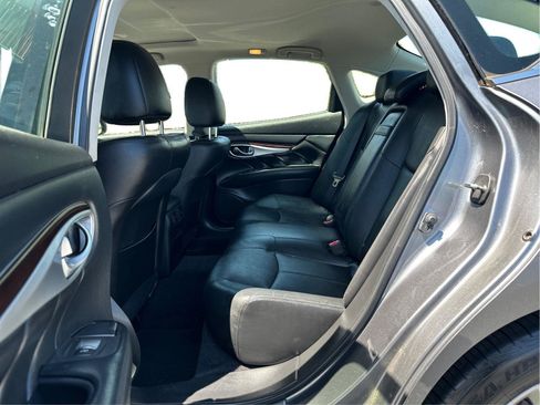 Used 2015 INFINITI Q70 3.7 RWD image 11