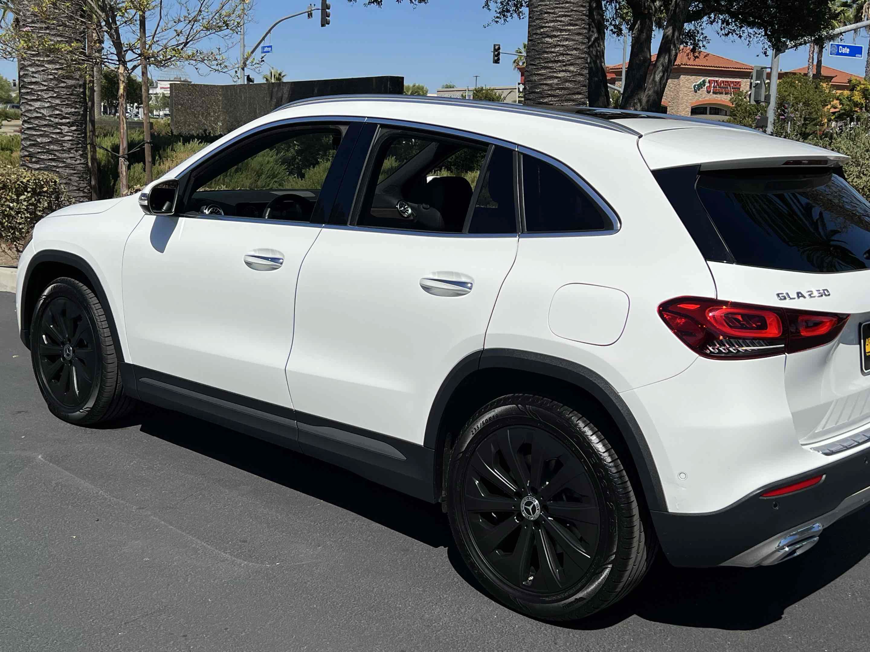 Used 2021 Mercedes-Benz GLA 250 4MATIC w/ Premium Package image 49