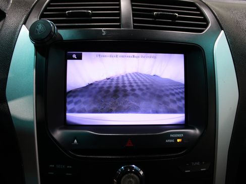 Used 2013 Ford Explorer XLT FWD image 17