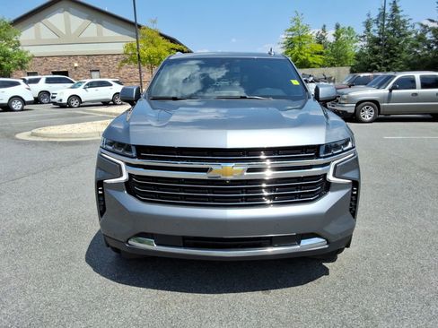 Used 2021 Chevrolet Suburban LT w/ LT Signature Package RWD image 2