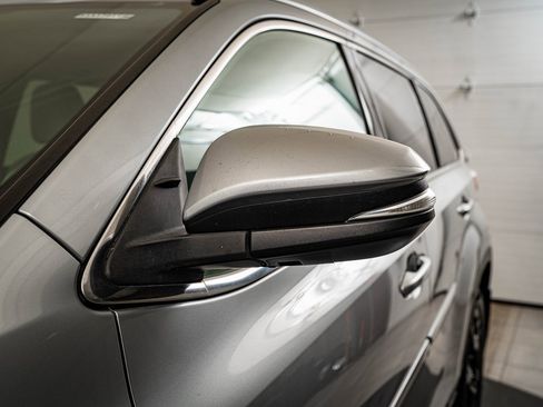 Used 2015 Toyota Highlander Limited image 16