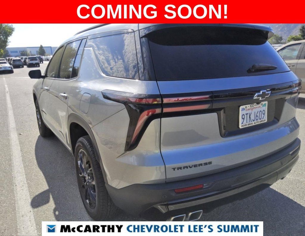 Used 2025 Chevrolet Traverse LT w/ Midnight/Sport Edition FWD image 3
