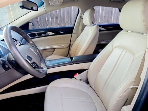 Used 2016 Lincoln MKZ image 11