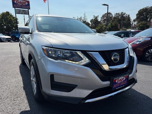 Used 2019 Nissan Rogue S image 8