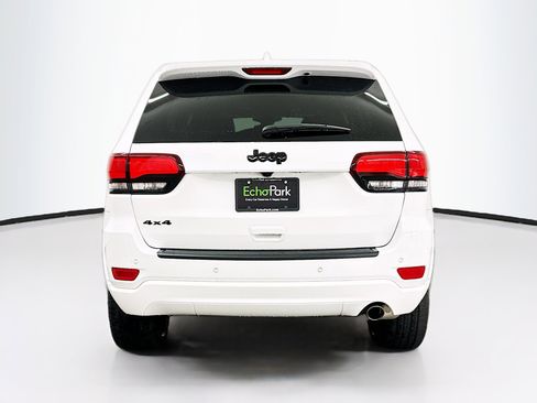 Used 2022 Jeep Grand Cherokee Laredo X image 7