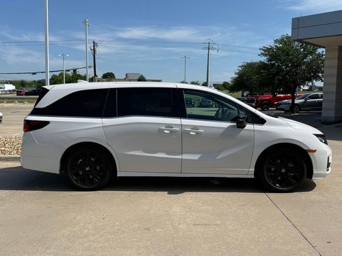 Used 2025 Honda Odyssey Sport-L image 9