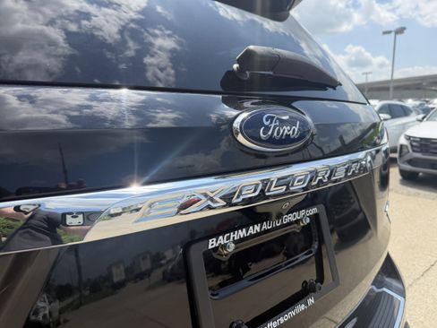 Used 2019 Ford Explorer Limited w/ Ford Safe & Smart Package AWD/4WD image 8