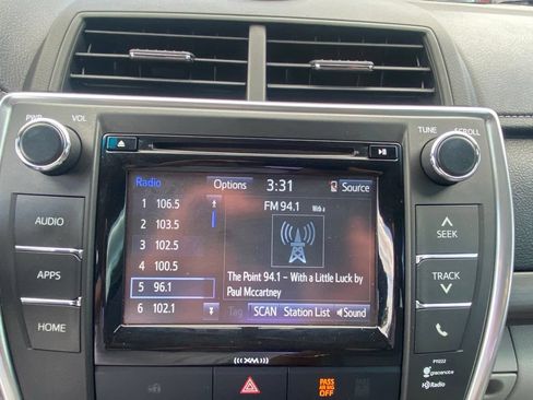 Used 2017 Toyota Camry LE w/ Moonroof Package FWD image 15