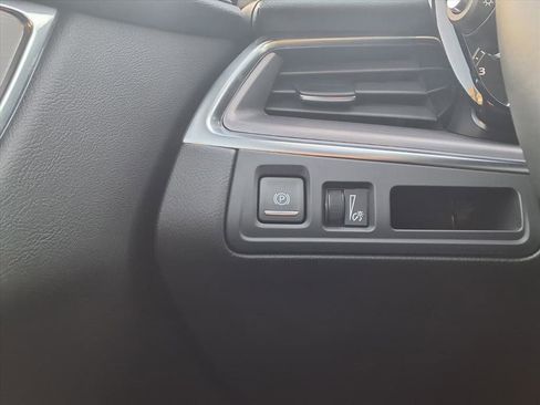 Used 2025 Cadillac XT5 Luxury image 13