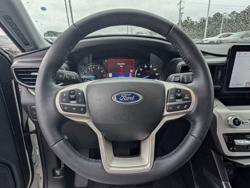 Used 2023 Ford Explorer XLT w/ Equipment Group 202A image 9