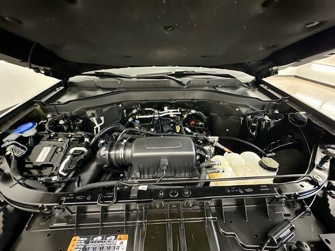 Used 2023 Ford Explorer XLT w/ Equipment Group 202A AWD/4WD image 37