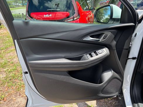 Used 2025 Buick Encore GX Preferred FWD image 18
