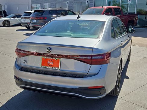 Used 2025 Volkswagen Jetta SE FWD image 11