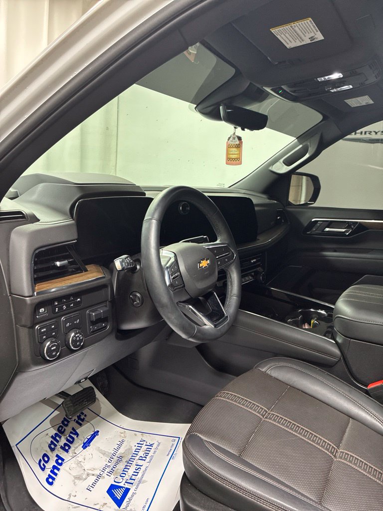 Used 2025 Chevrolet Tahoe High Country AWD/4WD image 11