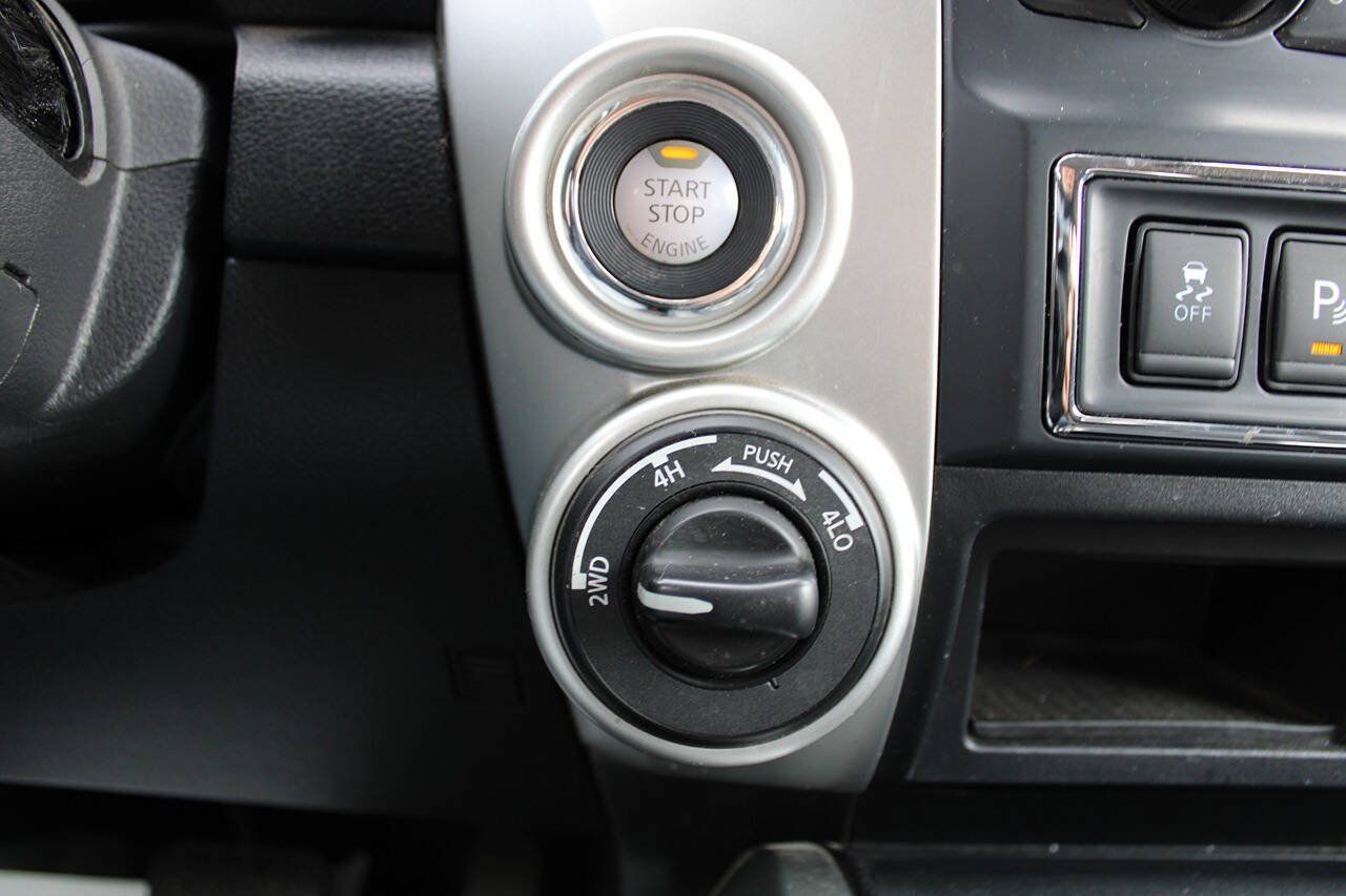 Used 2018 Nissan Titan SV w/ SV Convenience Package AWD/4WD image 28