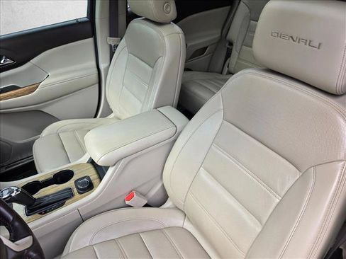 Used 2017 GMC Acadia Denali w/ Technology Package AWD/4WD image 23