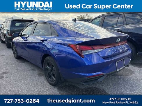 Used 2023 Hyundai Elantra SEL image 2