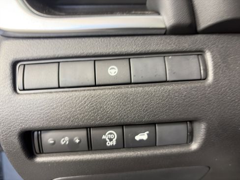 Certified 2025 Nissan Rogue SV image 27