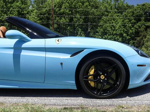 Used 2015 Ferrari California T RWD image 11