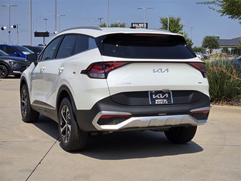 New 2025 Kia Sportage EX image 3
