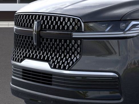New 2025 Lincoln Navigator L Reserve AWD/4WD image 17