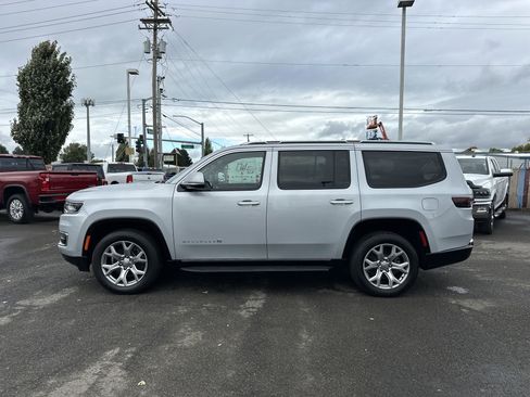 Used 2022 Jeep Wagoneer Series II image 2