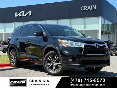 Used 2016 Toyota Highlander XLE FWD image 1