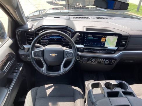 Used 2024 Chevrolet Silverado 1500 LT w/ Z71 Off-Road Package AWD/4WD image 16