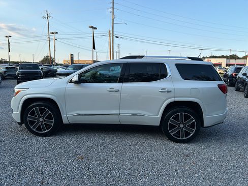 Used 2018 GMC Acadia Denali w/ Technology Package FWD image 8