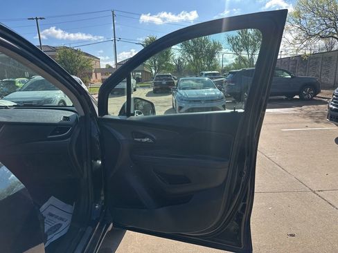 Used 2020 Buick Encore Preferred w/ Safety Package FWD image 17