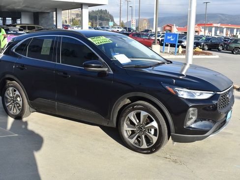 Used 2025 Ford Escape Platinum image 6