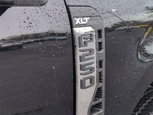 Used 2025 Ford F250 XLT w/ FX4 Off-Road Package image 27