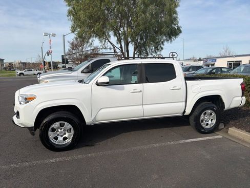 Certified 2020 Toyota Tacoma SR image 10