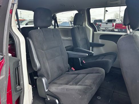 Used 2014 Dodge Grand Caravan SXT FWD image 25