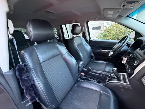 Used 2016 Jeep Compass Latitude FWD image 37