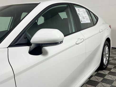 Used 2025 Toyota Camry LE image 13
