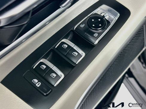 Used 2024 Kia Telluride EX w/ EX Captain's Chair Package image 17