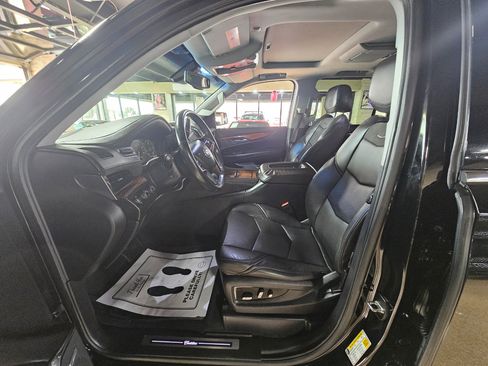 Used 2015 Cadillac Escalade ESV Premium image 36