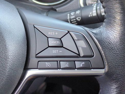 Used 2019 Nissan Rogue SV image 25