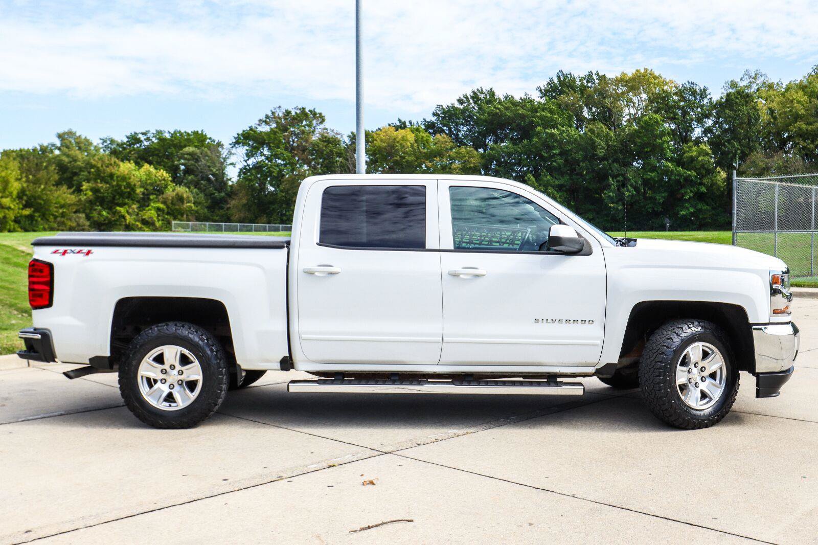 Used 2017 Chevrolet Silverado 1500 LT w/ All Star Edition AWD/4WD image 5