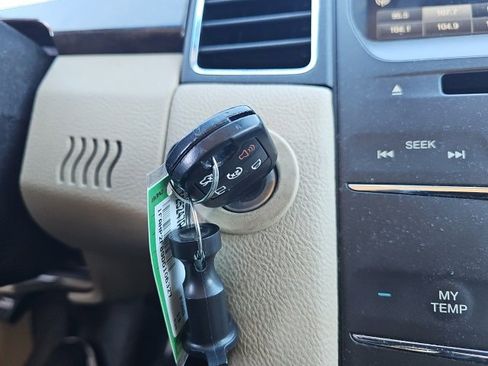 Used 2013 Ford Taurus Limited image 21